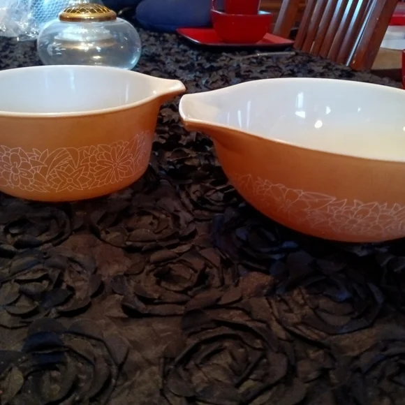Tan Color Pyrex - Picture 2 of 4